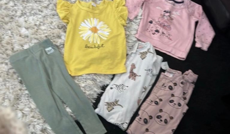 Babies small bundle t-shirt ‚sweatshirt, leggings and 2x sleepsuits all size 2-3 years 