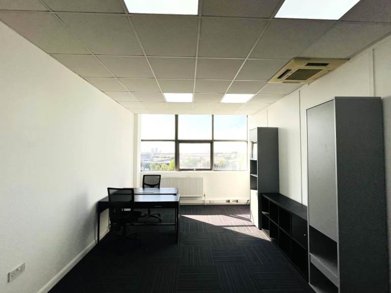 Medium Office / Beauty Studio to Rent in Park Royal NW10