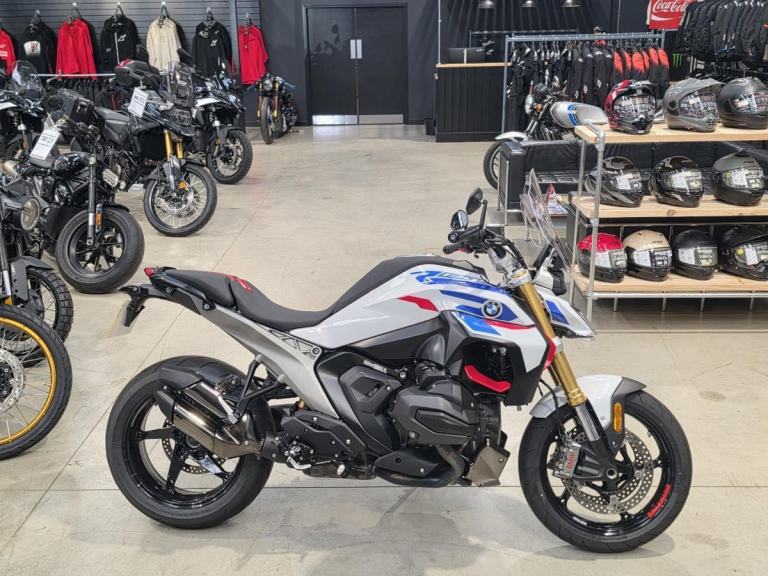 2025 BMW R1300R SE, 1800 Miles, 1 Owner, Loaded with Factory Extras