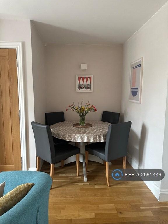 2 bedroom flat in Friern Park, London, N12 (2 bed) (#2685449)