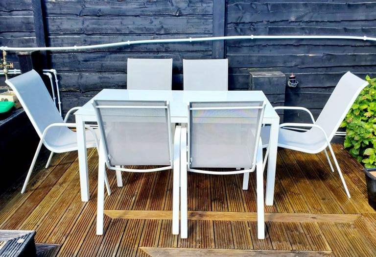 Garden table & Chairs