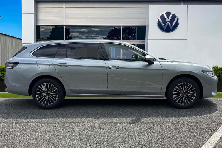 2025 Volkswagen Passat 1.5 eTSI MHEV Elegance DSG Euro 6 (s/s) 5dr Estate Automatic