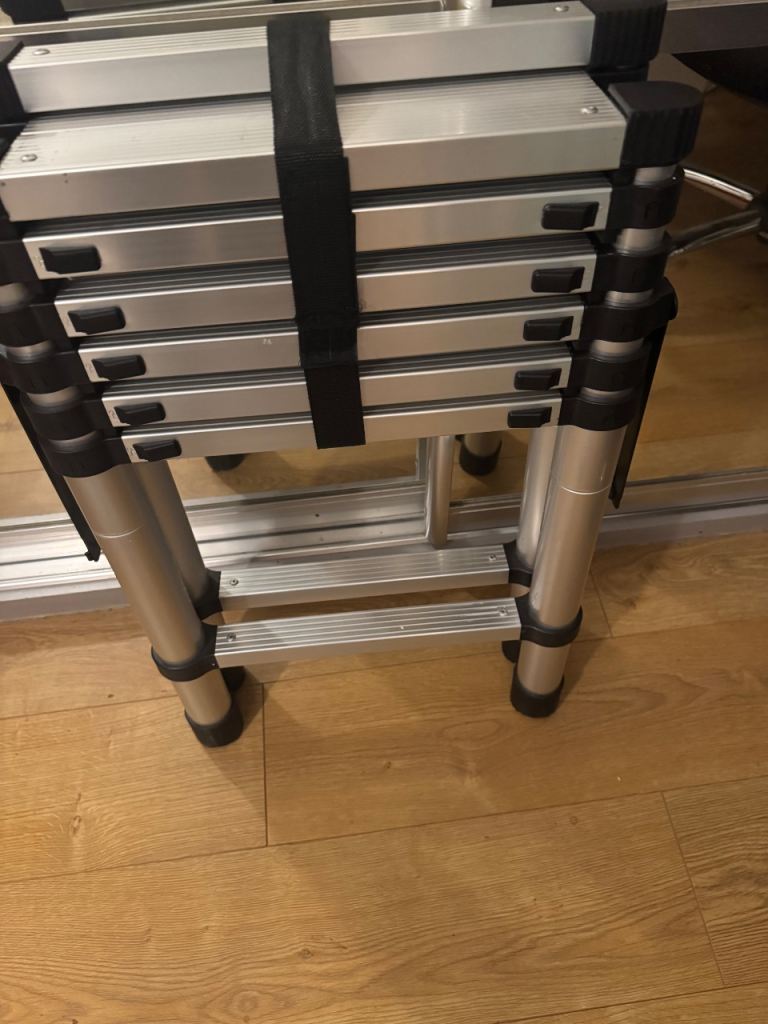 Telescopic ladder 