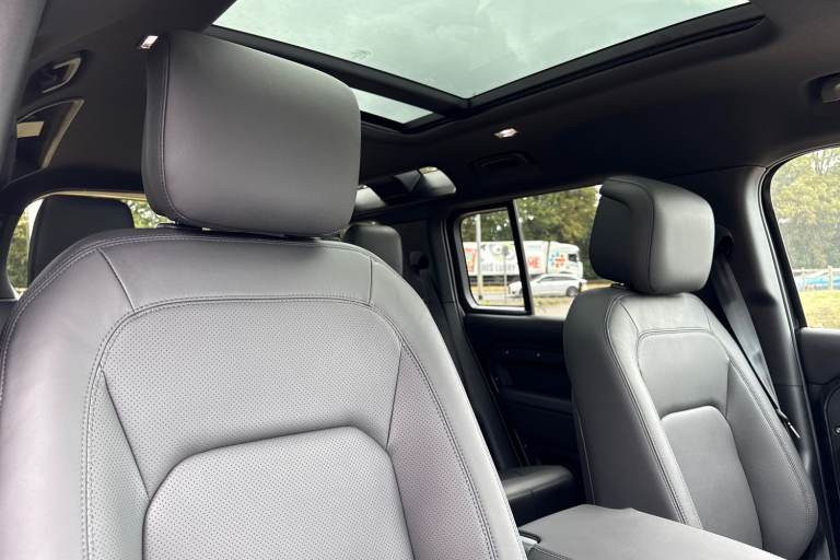 2025 Land Rover Defender 110 3.0 D250 MHEV X-Dynamic SE Auto 4WD Euro 6 (s/s) 5dr SUV Automatic