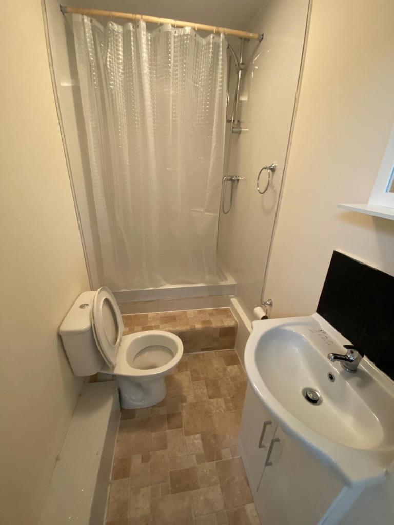 Studio to rent in luton town center gordon street