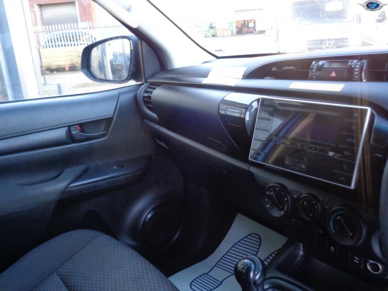 TOYOTA HILUX 2.4 D-4D Active Blue Manual Diesel 2018