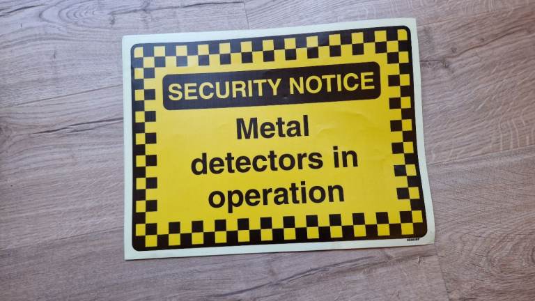 Security Notice Sign – Metal Detectors In Operation Glow in the dark