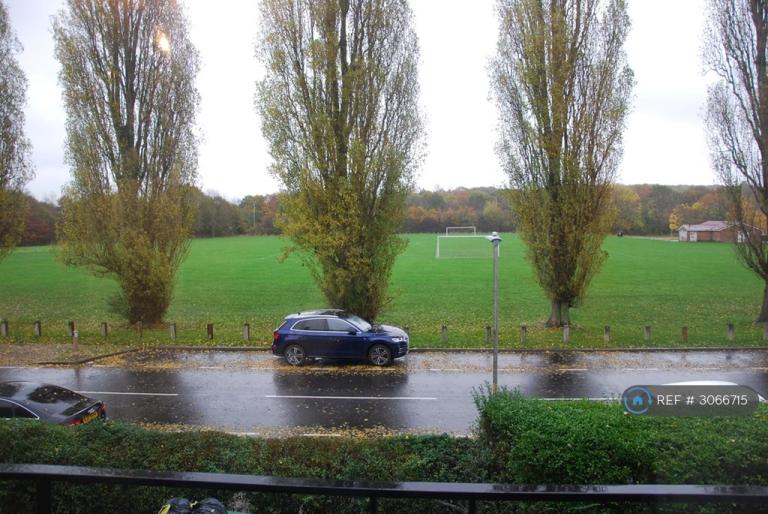 1 bedroom flat in Tempsford Avenue, Borehamwood, WD6 (1 bed) (#3066715)