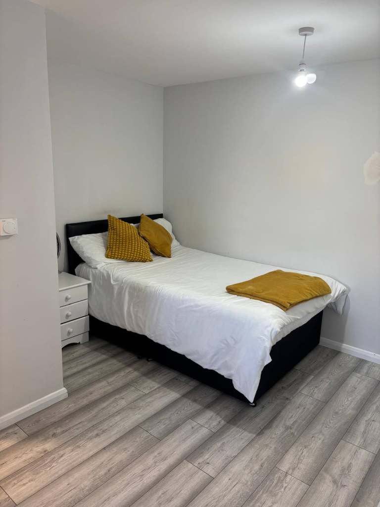 Spacious & Cosy Studio for Rent in - MK3 7TS