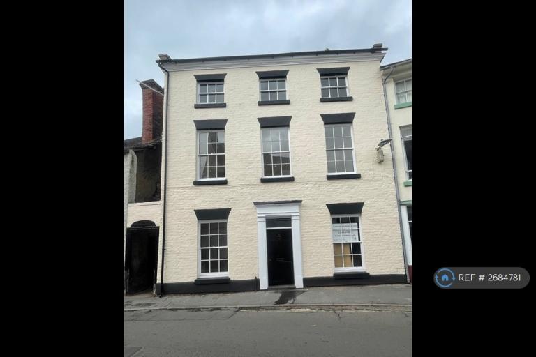 2 bedroom flat in High Street, Wem, SY4 (2 bed) (#2684781)