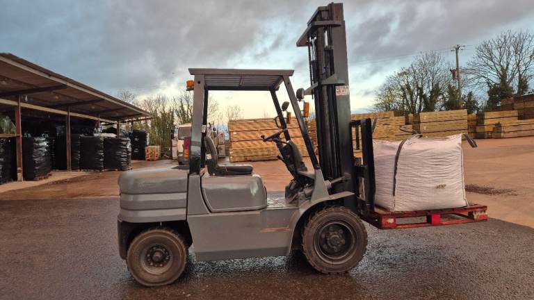 Price reduce -10% Mitsubishi forklift 3 ton fully serviced for new owner . BLACK FRIDAY DEAL