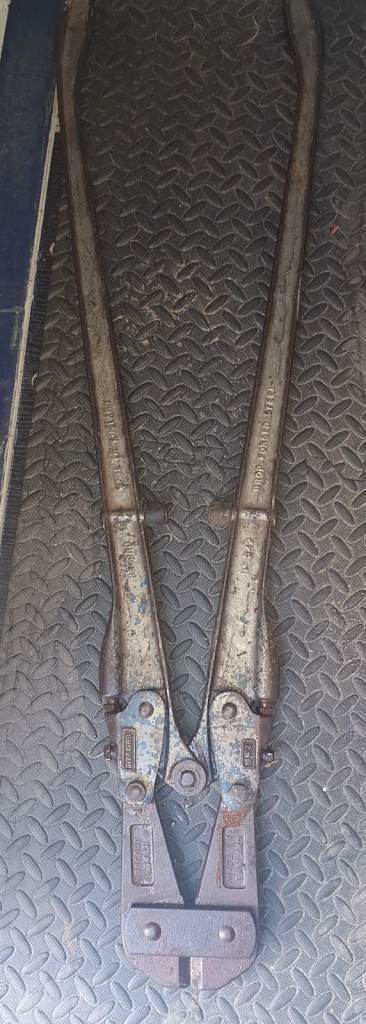 Heavy HIGH TENSILE Duty Bolt Cutters - Made in England