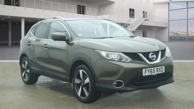 2015 Nissan Qashqai 1.6 DiG-T N-Tec+ 5dr ++ PANROOF / NAV / 7 SERVICES / ULEZ ++ HATCHBACK Petrol...