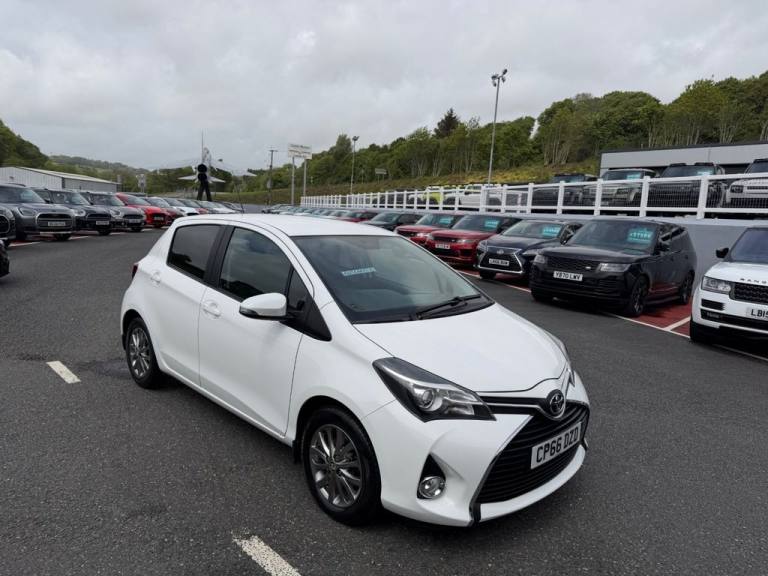 2016 66 TOYOTA YARIS 1.33 VVT-I ICON Automatic with only 12,650 miles from new