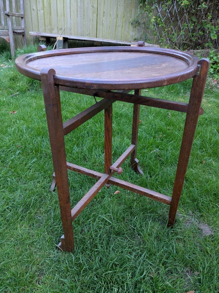 Vintage Reversable (Revertable Make) Round Folding Card/Games Table 