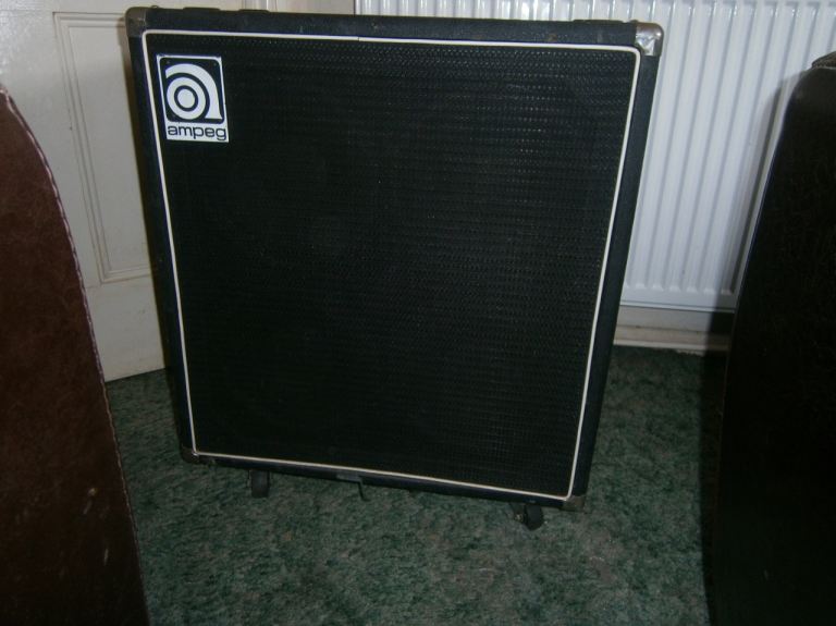 Ampeg bass cabinet
