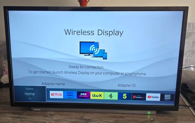 Smart tv 32inch Fully Working order NO STAND 