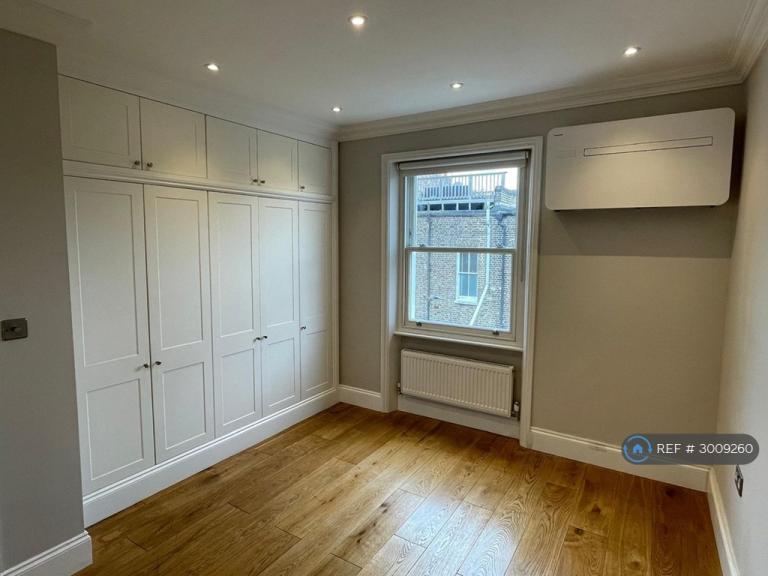 1 bedroom flat in Castletown Road, London, W14 (1 bed) (#3009260)