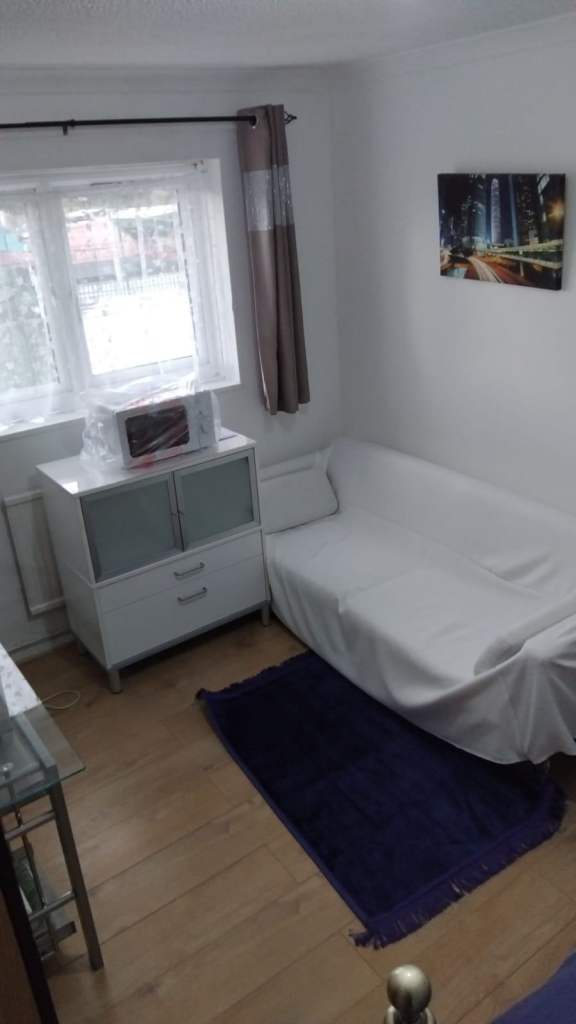 Superb Airy Room Prime Location Canning Town