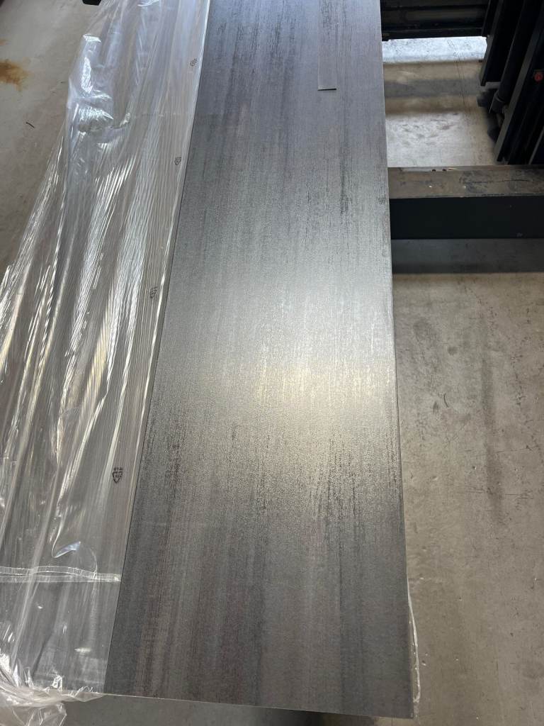 Brand New 4100 x 640 x 29mm Senses Metallo Hipster Carbon Laminate Worktop