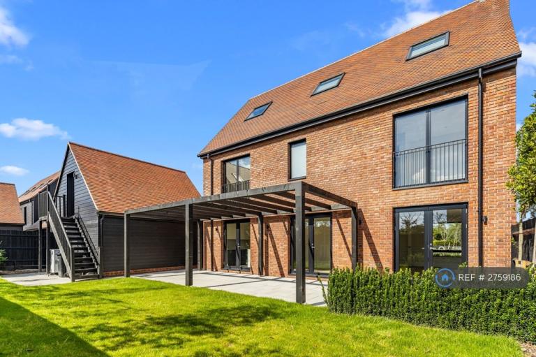 5 bedroom house in Horsham Road, Alfold, Cranleigh, GU6 (5 bed) (#2759186)