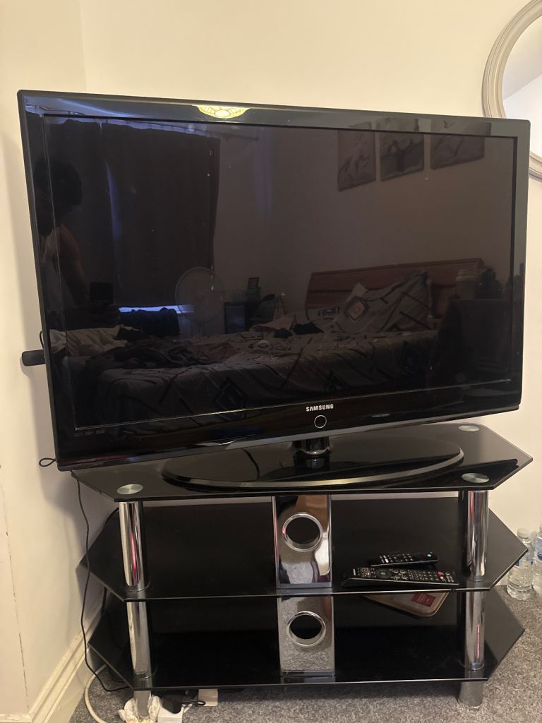 Led , tv, smart tv , fire tv ,, table stand 3 rows
