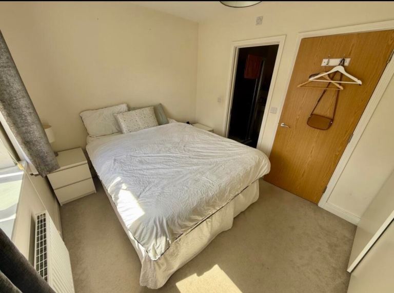 Double En-Suite Room to Rent – Furnished – Friendly Family Home