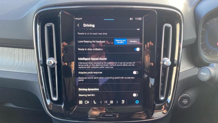 2024 Volvo XC40 2.0 B3 MHEV Ultra Bright SUV 5dr Petrol Hybrid DCT Auto Euro 6 (s/s) (163 p ESTAT...