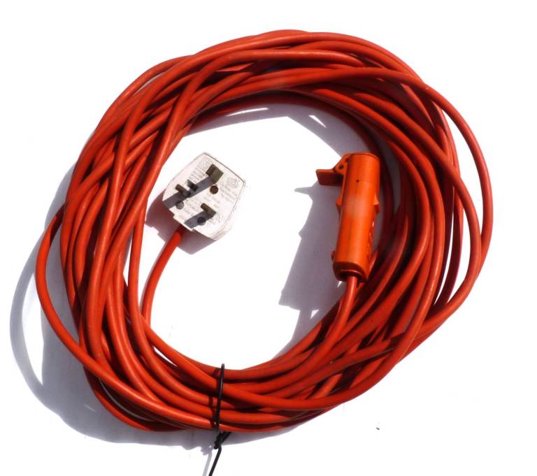 Flymo power cable, will fit many other appliances. Collect from Abingdon, nr Oxford
