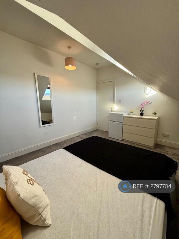 1 bedroom in Yew Grove, London, NW2 (#2797704)