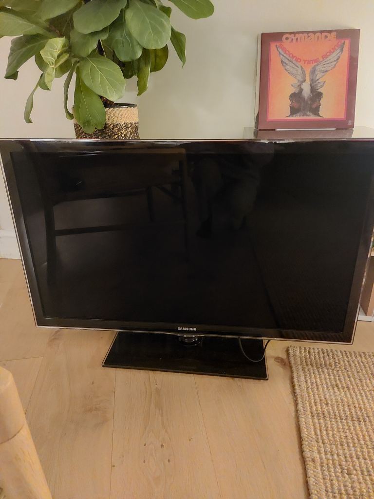 40 inch Samsung TV for sale 