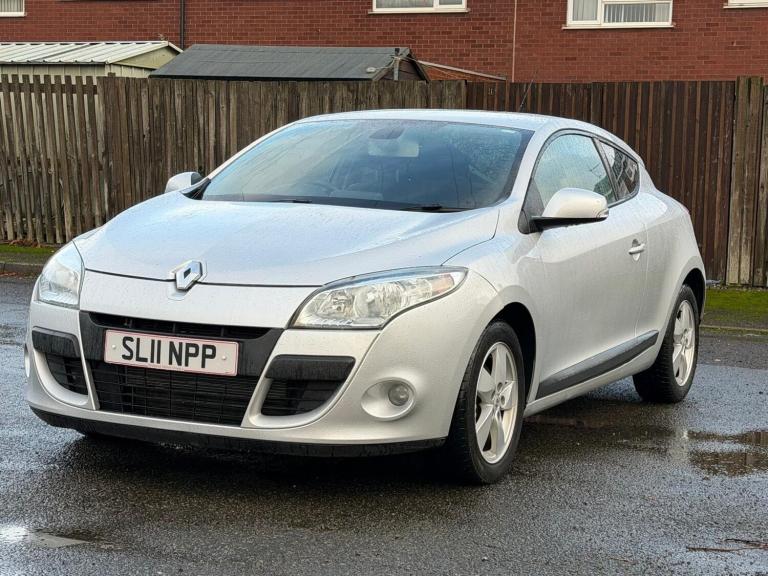 2011 Renault Megane 1.6 16V Dynamique TomTom Euro 5 3dr COUPE Petrol Manual