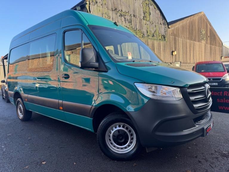  Mercedes-Benz Sprinter SPRINTER 2.1L 314CDI 3.5t H2 L2 RWD WINDOW COMBI CREW