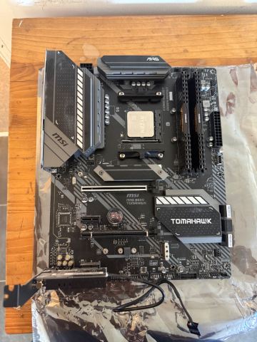 Ryzen 5 5600X + MSI B550 Tomahawk + 32GB DDR4 3200MHz + WiFi/BT