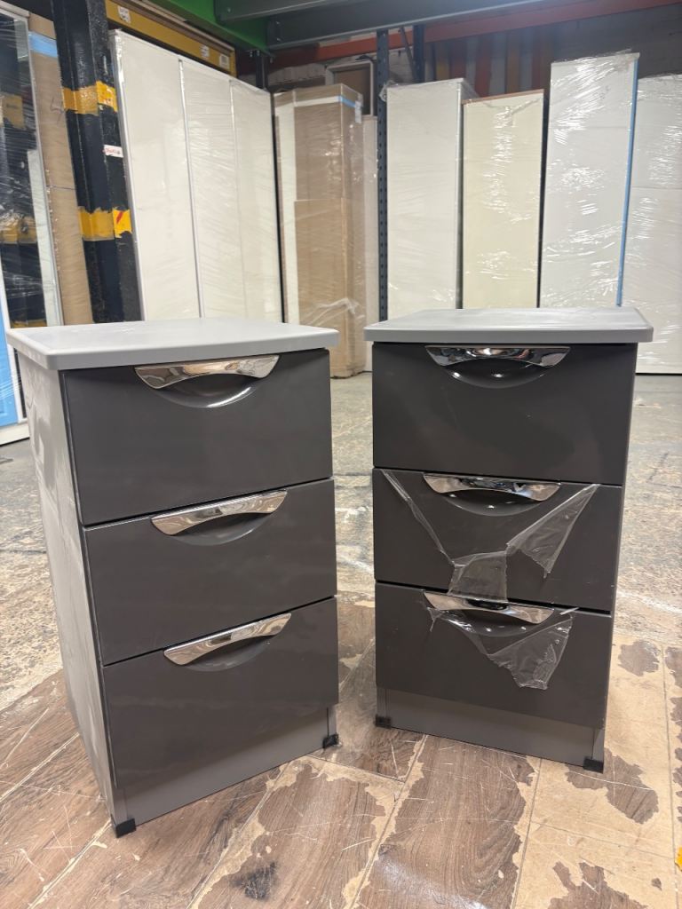 Clearance - Pair of Camden 3 Drawer Bedsides 