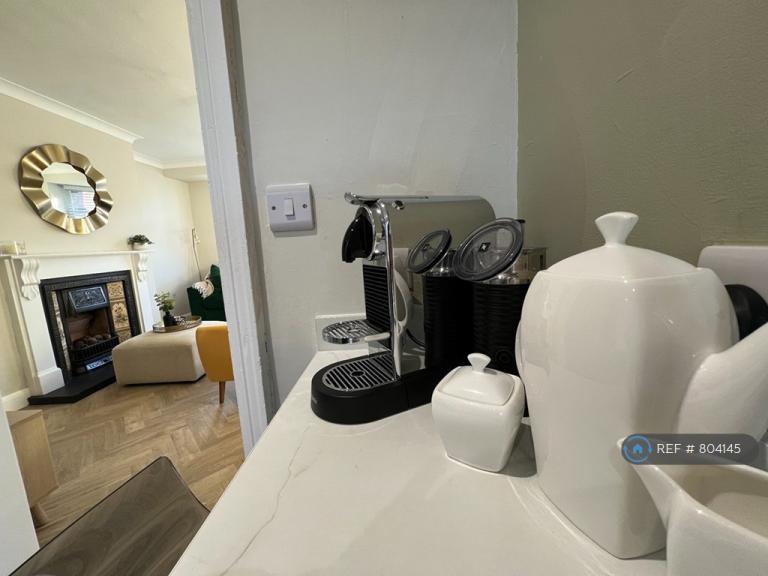 2 bedroom house in Sandileigh Avenue, Knutsford, WA16 (2 bed) (#804145)