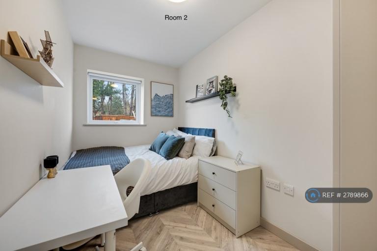 1 bedroom in London Road, Morden, SM4 (#2789866)