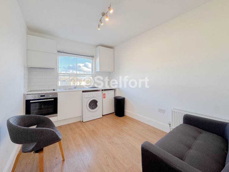 1 bedroom flat in Hornsey Road, London N19