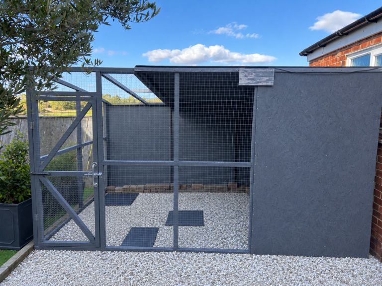 Outdoor secure run 