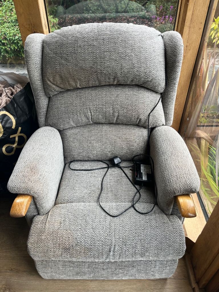 Riser recliner chair - free to collect 