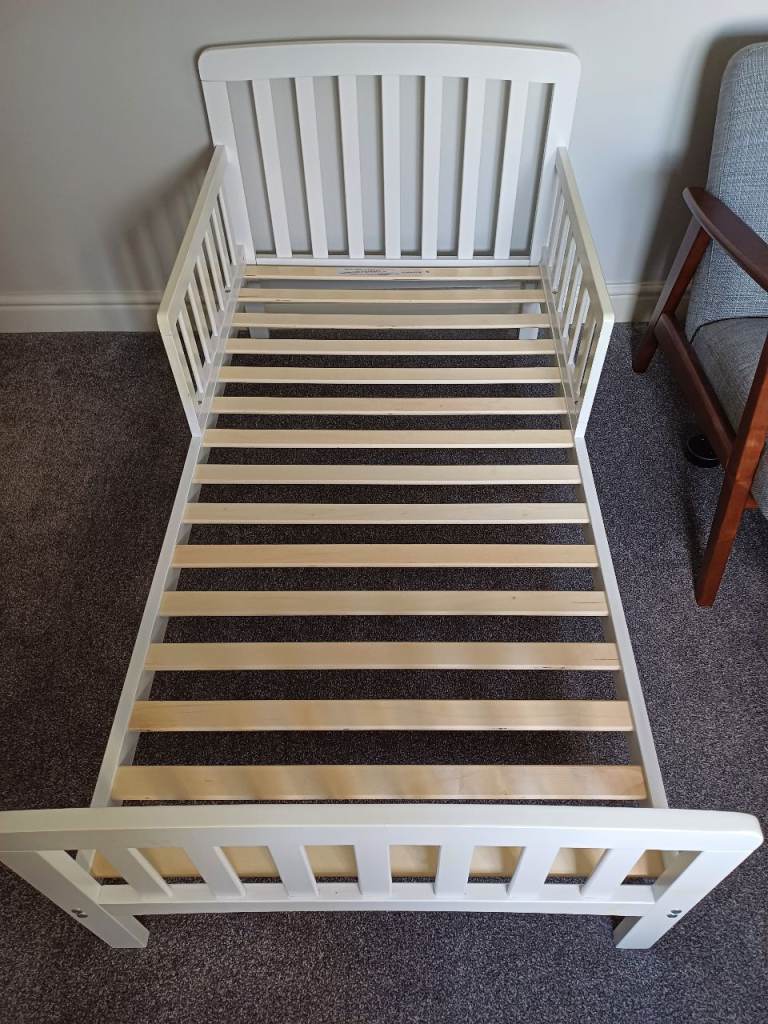 Toddler bed