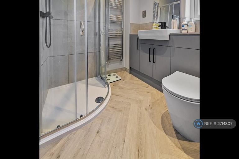 4 bedroom house in Wickwar Road, Kingswood, Wotton-Under-Edge, GL12 (4 bed) (#2714307)