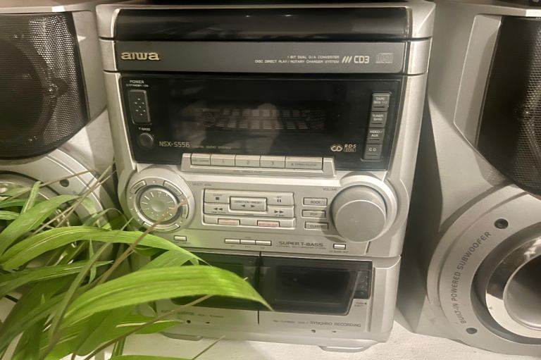 Aiwa stereo sound system - CD, radio and cassette player