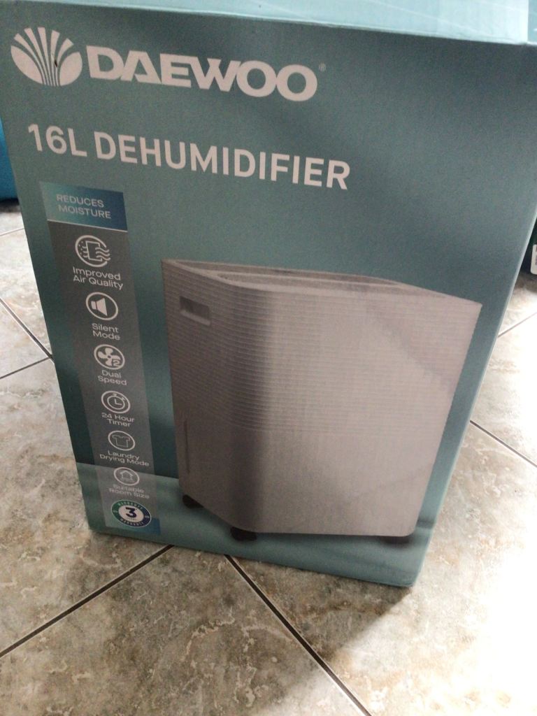 DAEWOO 16L Dehumidifier - White, As Good As New