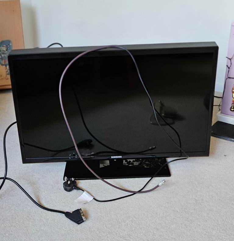 Samsung 32-inch HD Ready TV UE19H4003AW – Good Condition