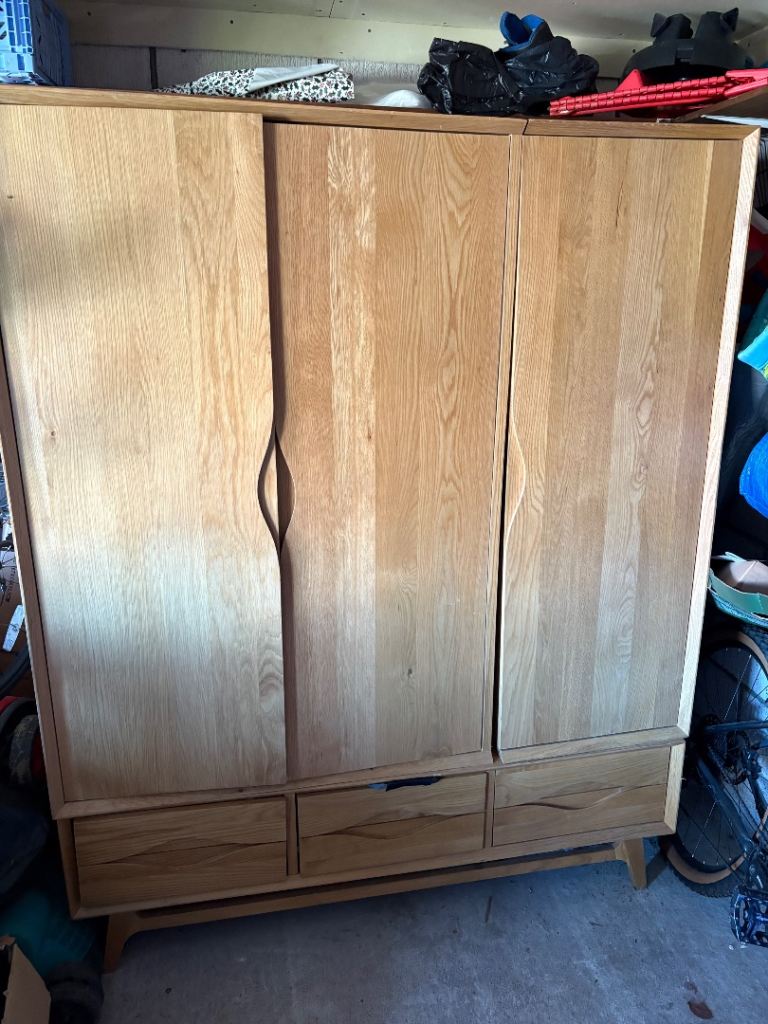 Oak furniture land cupboard 