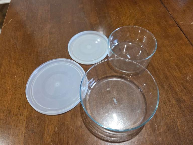 Pyrex containers with lids