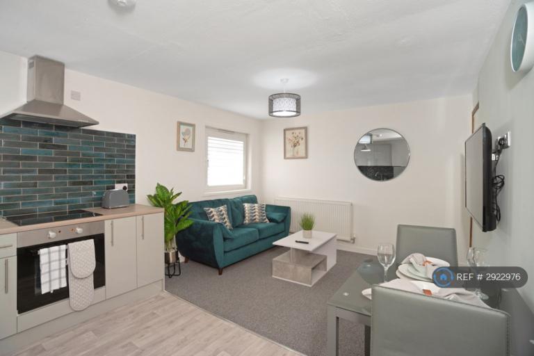 1 bedroom flat in Great Holme Court, Northampton, NN3 (1 bed) (#2922976)