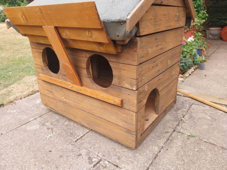 Wooden Outdoor Cat House or Small Pet Shelter