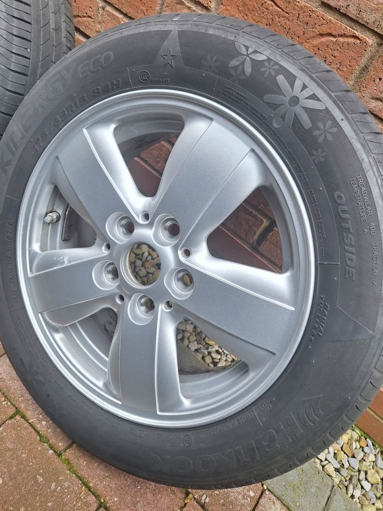 Set of 4 Mini Cooper 15inch alloy wheels with new Hankook tyres